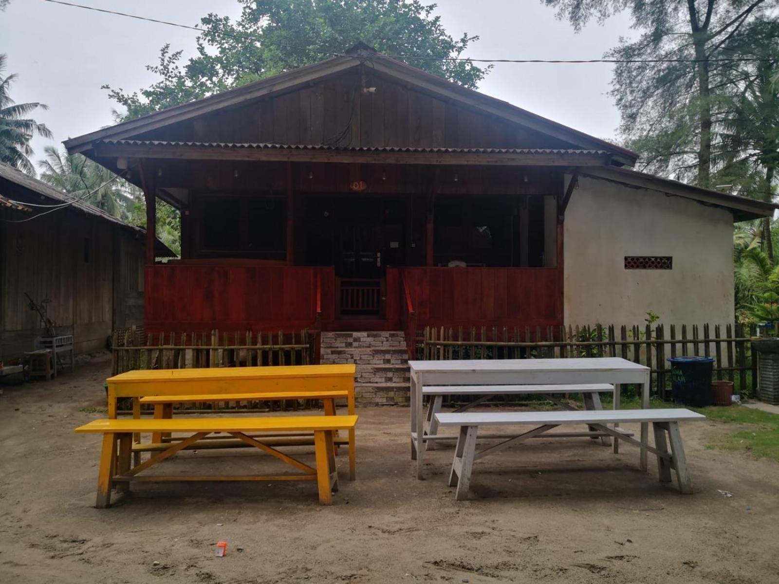 Pantai Camara Homestay *